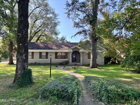 Homes For Sale - 201 W Cleveland Avenue<br/> Leflore County, Greenwood, MS 38930
