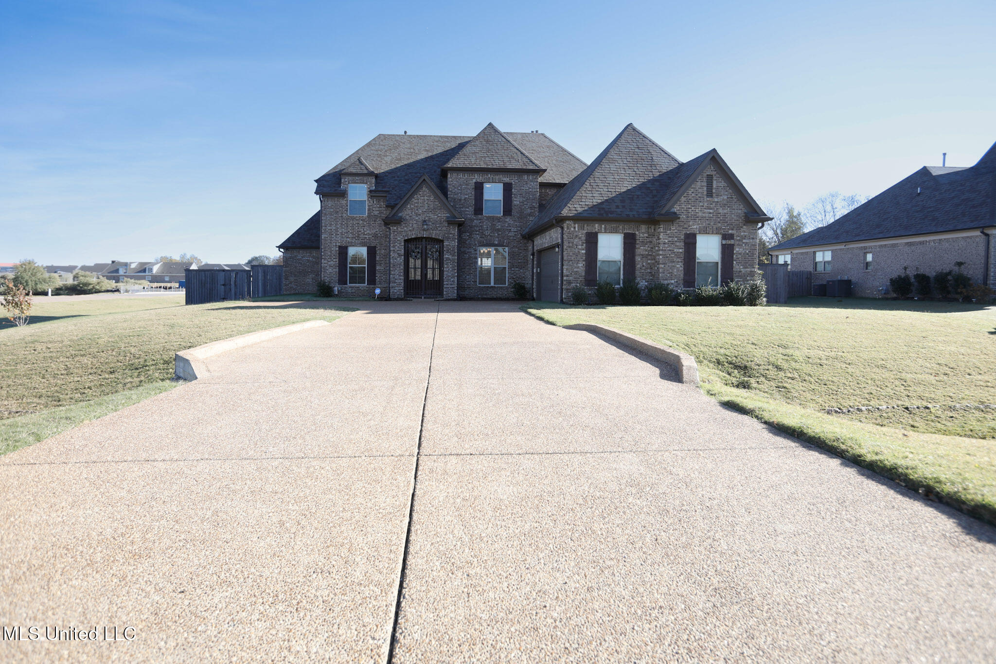 8026 Wisteria Drive, Olive Branch, Mississippi image 1