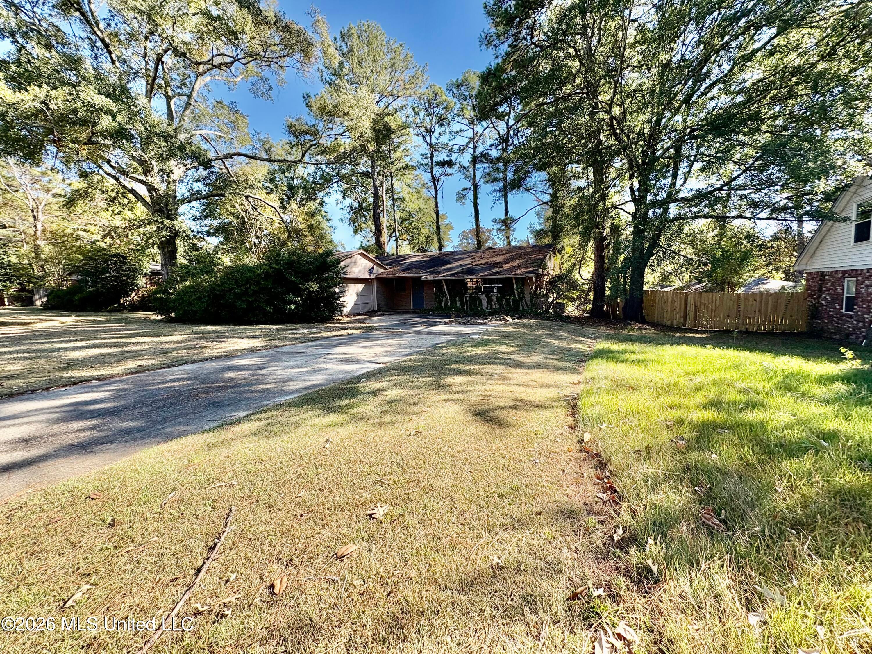 912 W Post Road