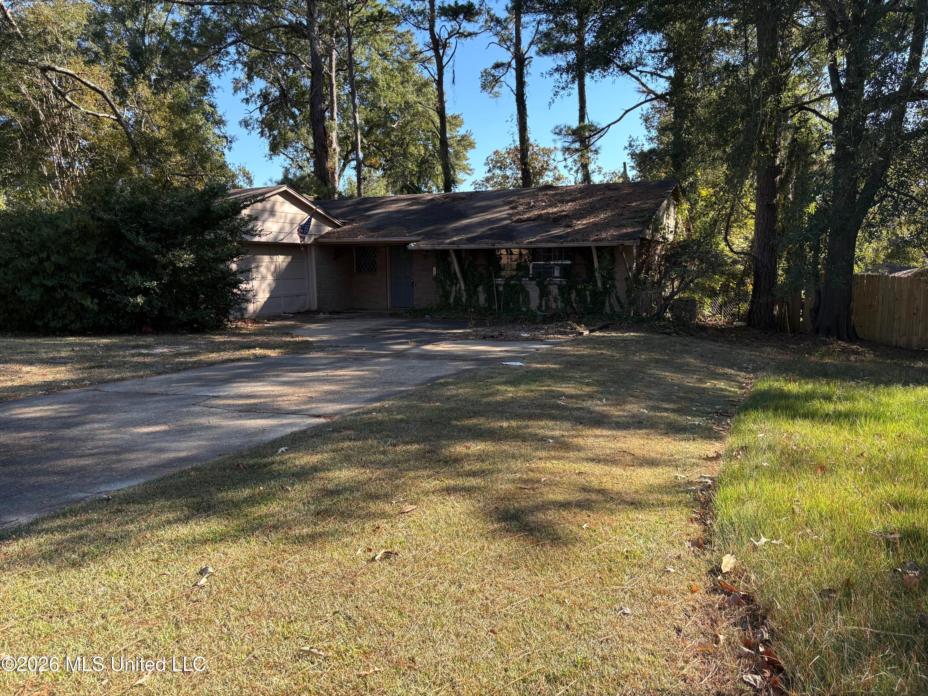 912 W Post Road