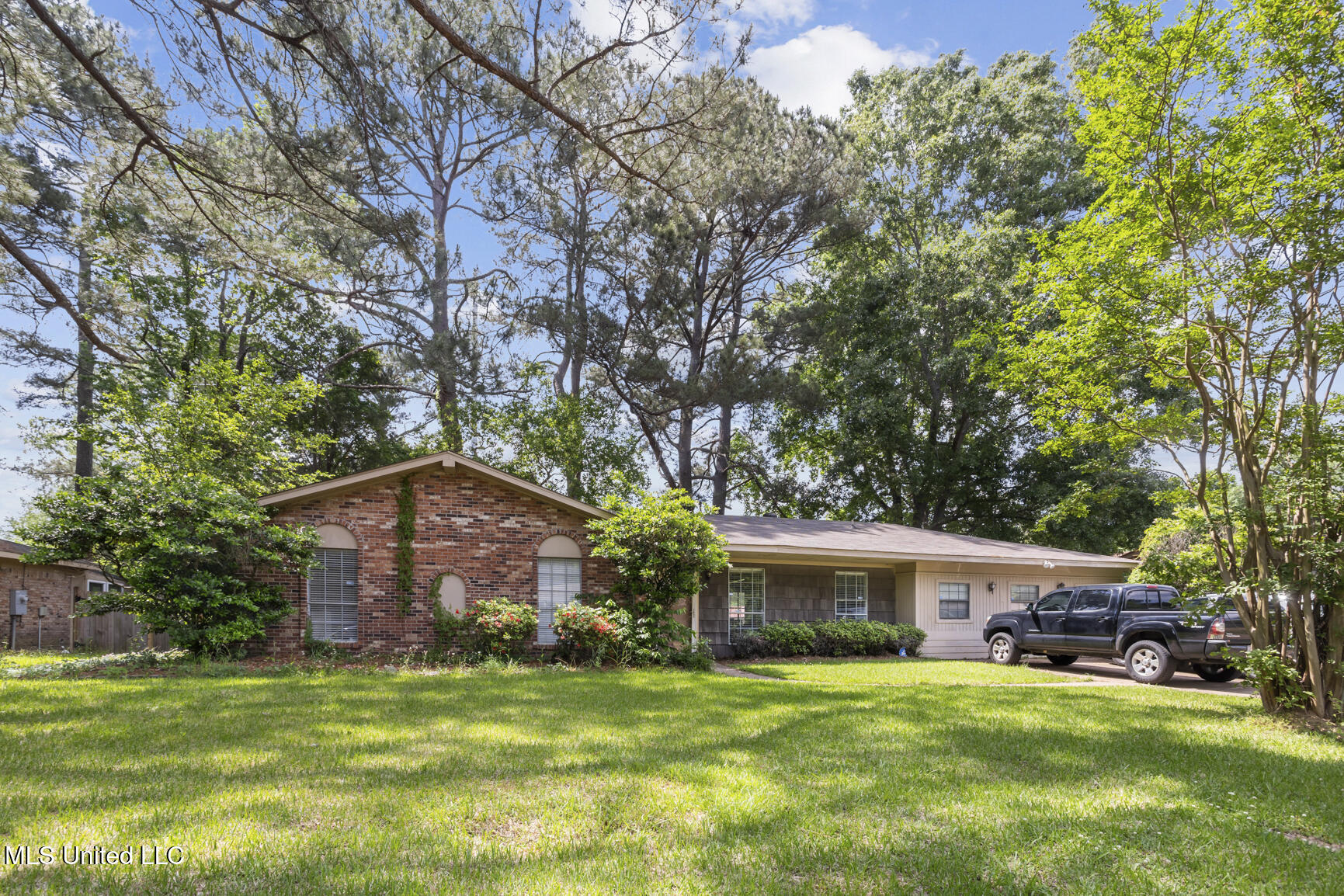 5863 Cypress Trail, Jackson, Mississippi image 1