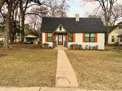 Homes For Sale - 202 Panola Avenue<br/> Panola County, Batesville, MS 38606