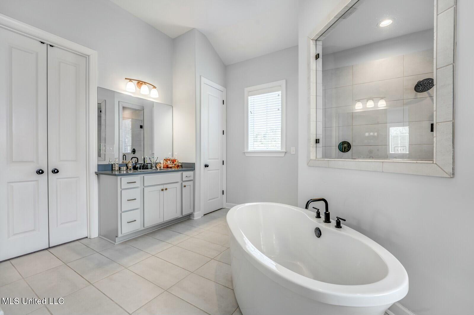 2917 S Cypress Lake Drive, Olive Branch, Mississippi image 19