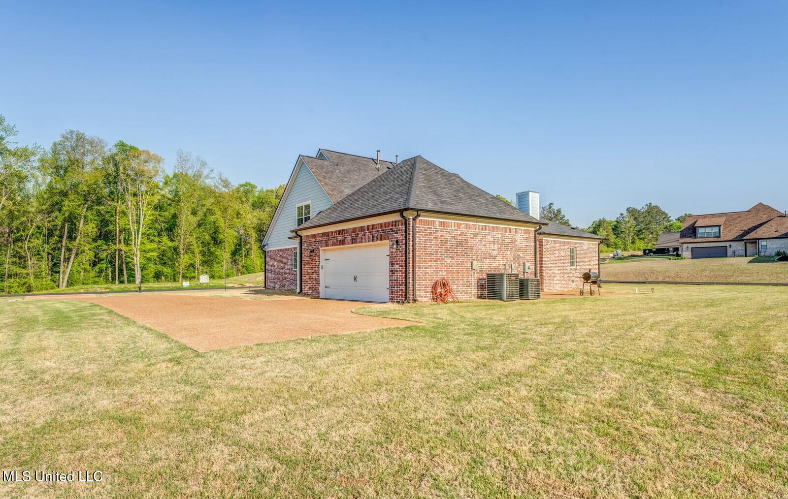2917 S Cypress Lake Drive, Olive Branch, Mississippi image 35