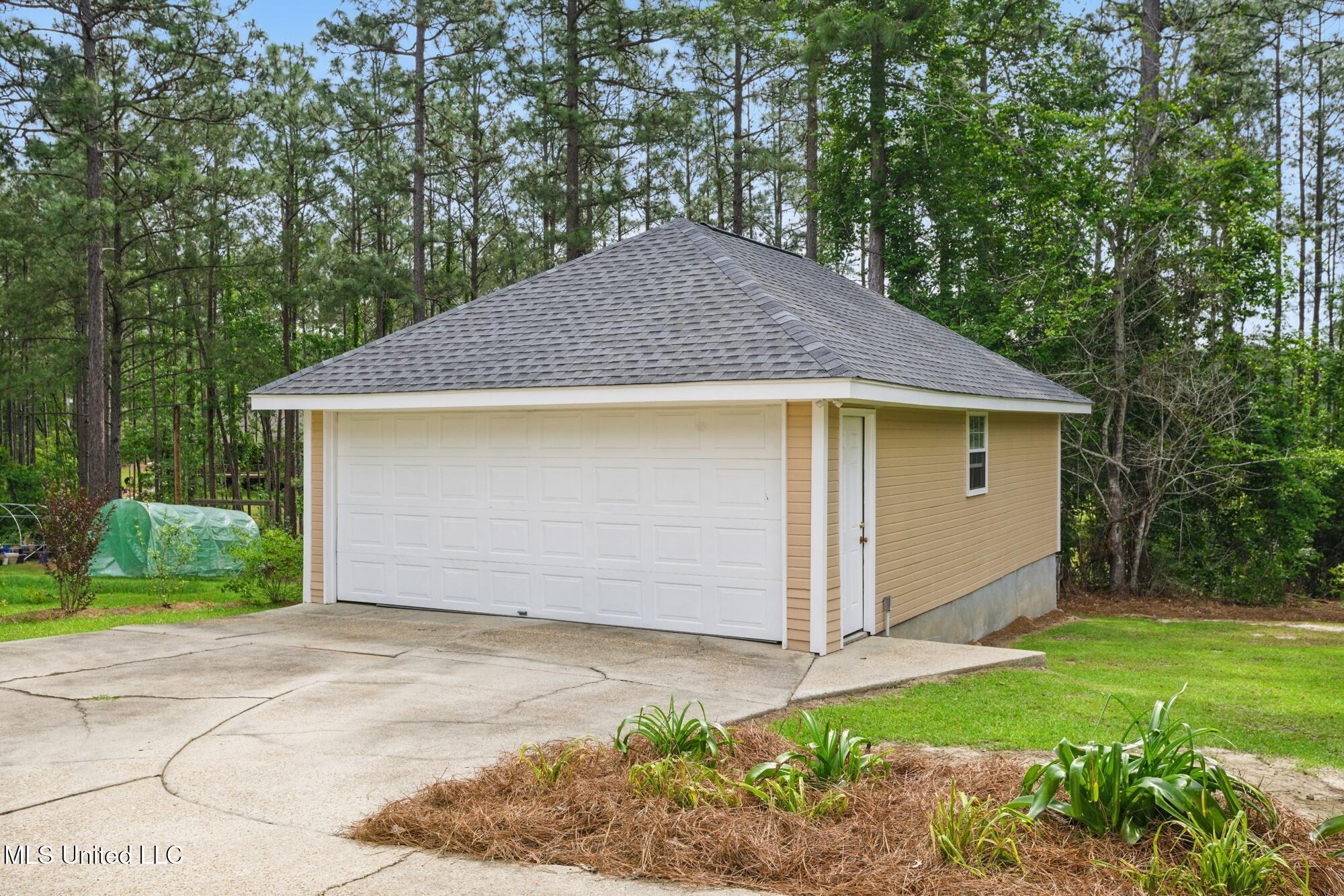 210 Longleaf Drive, Petal, Mississippi image 4