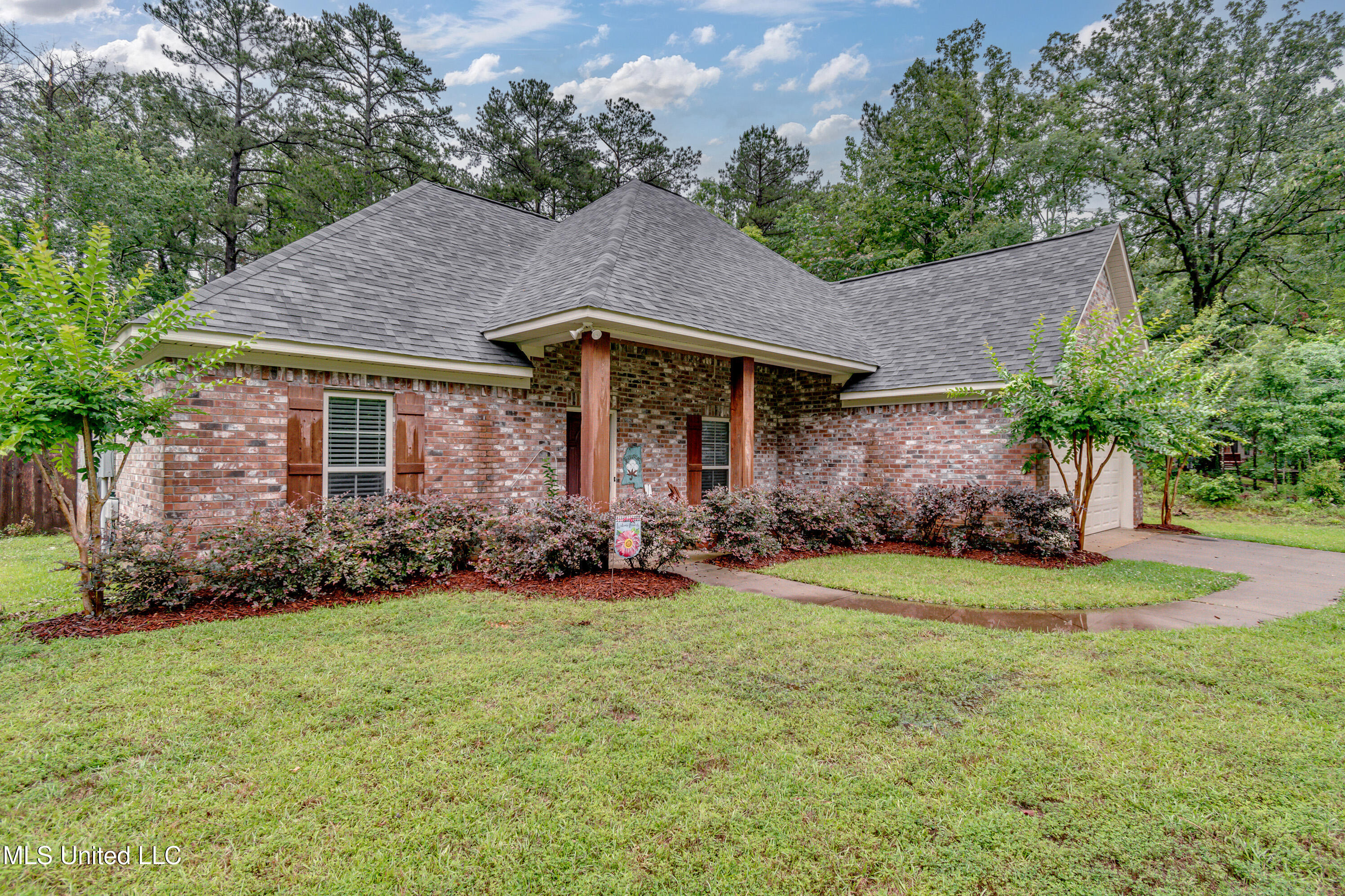 523 Mildred Circle, Florence, Mississippi image 2