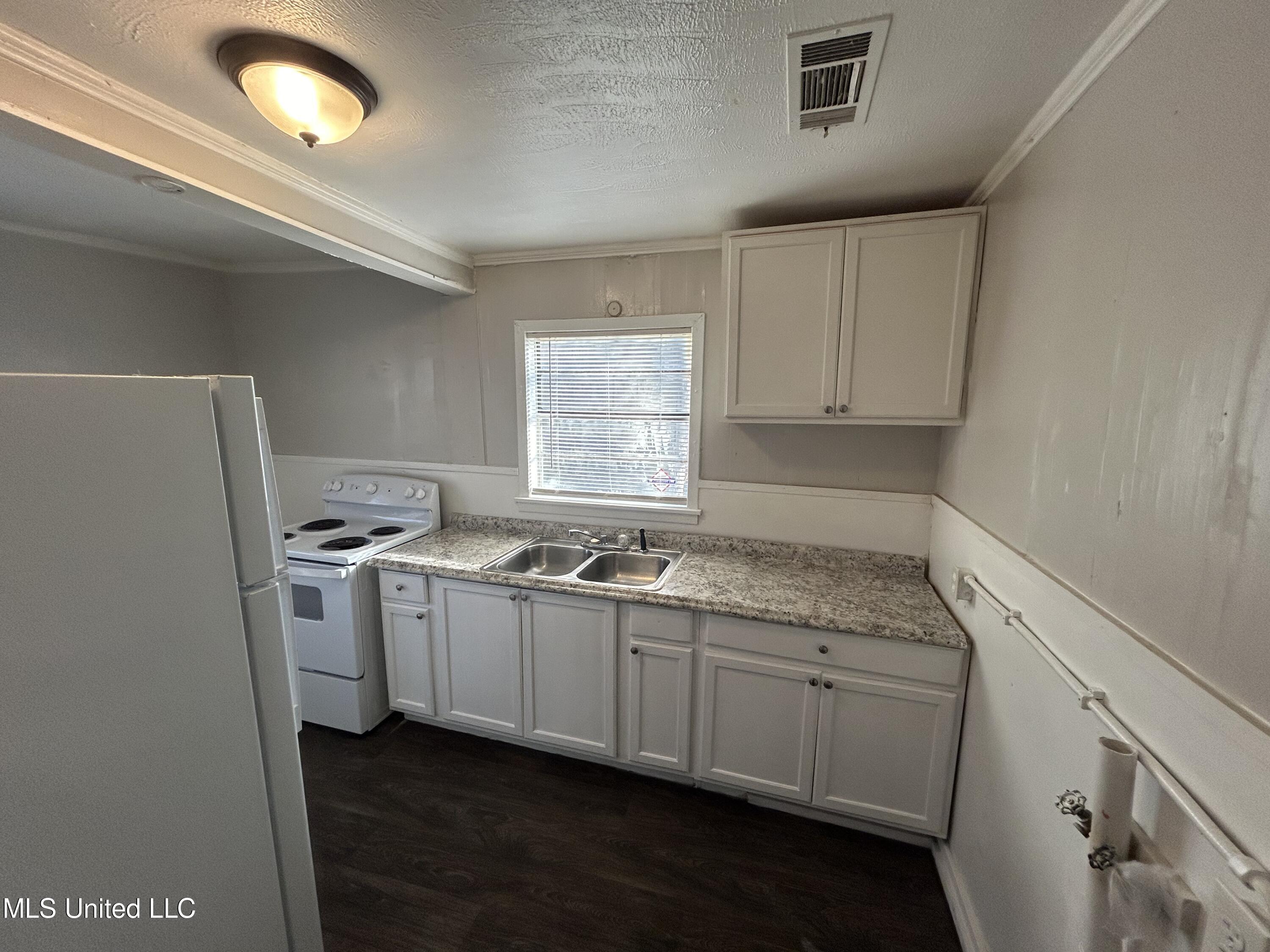 450 Derrick Street, Jackson, Mississippi image 9