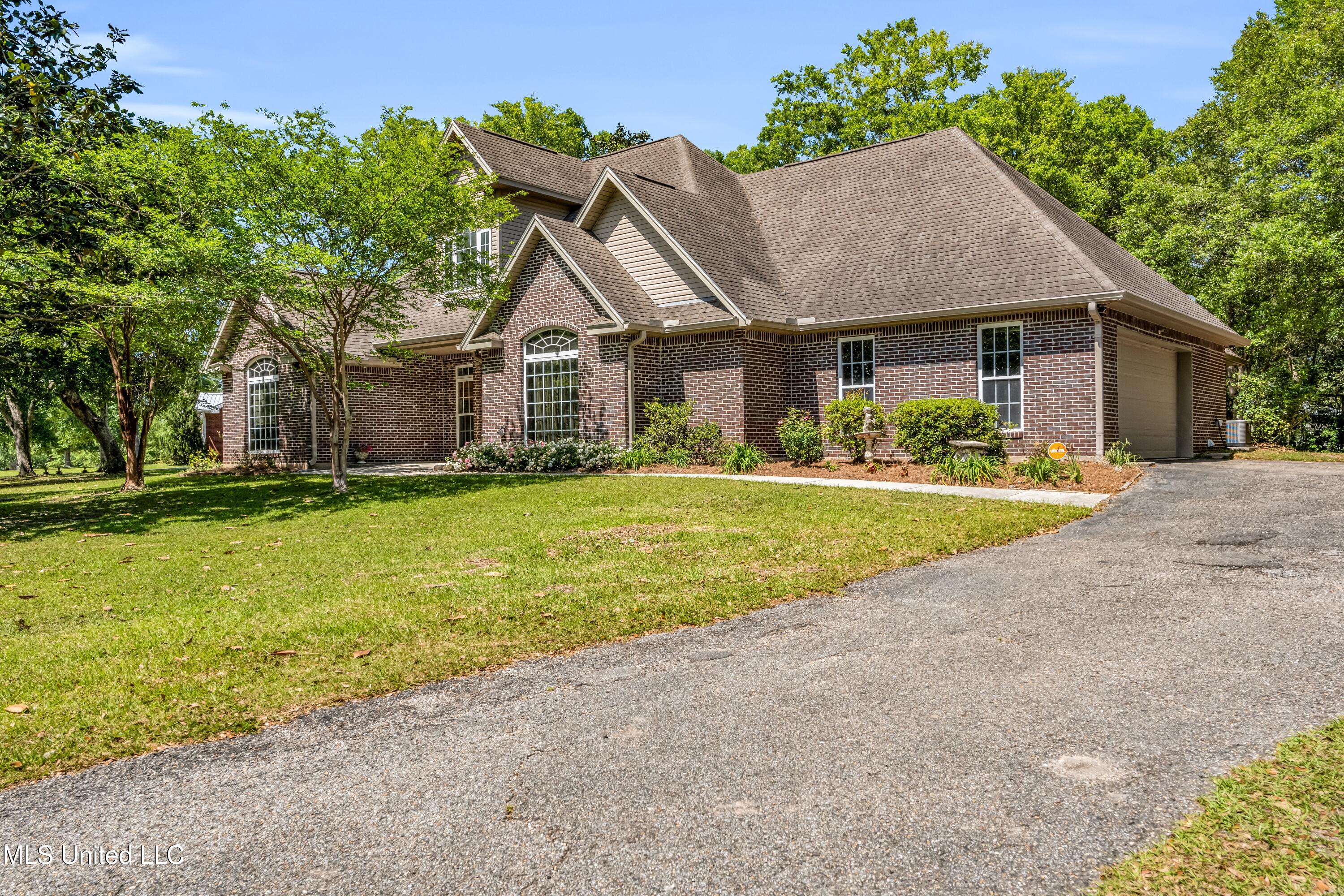 19009 Magnolia Ridge Drive, Kiln, Mississippi image 1