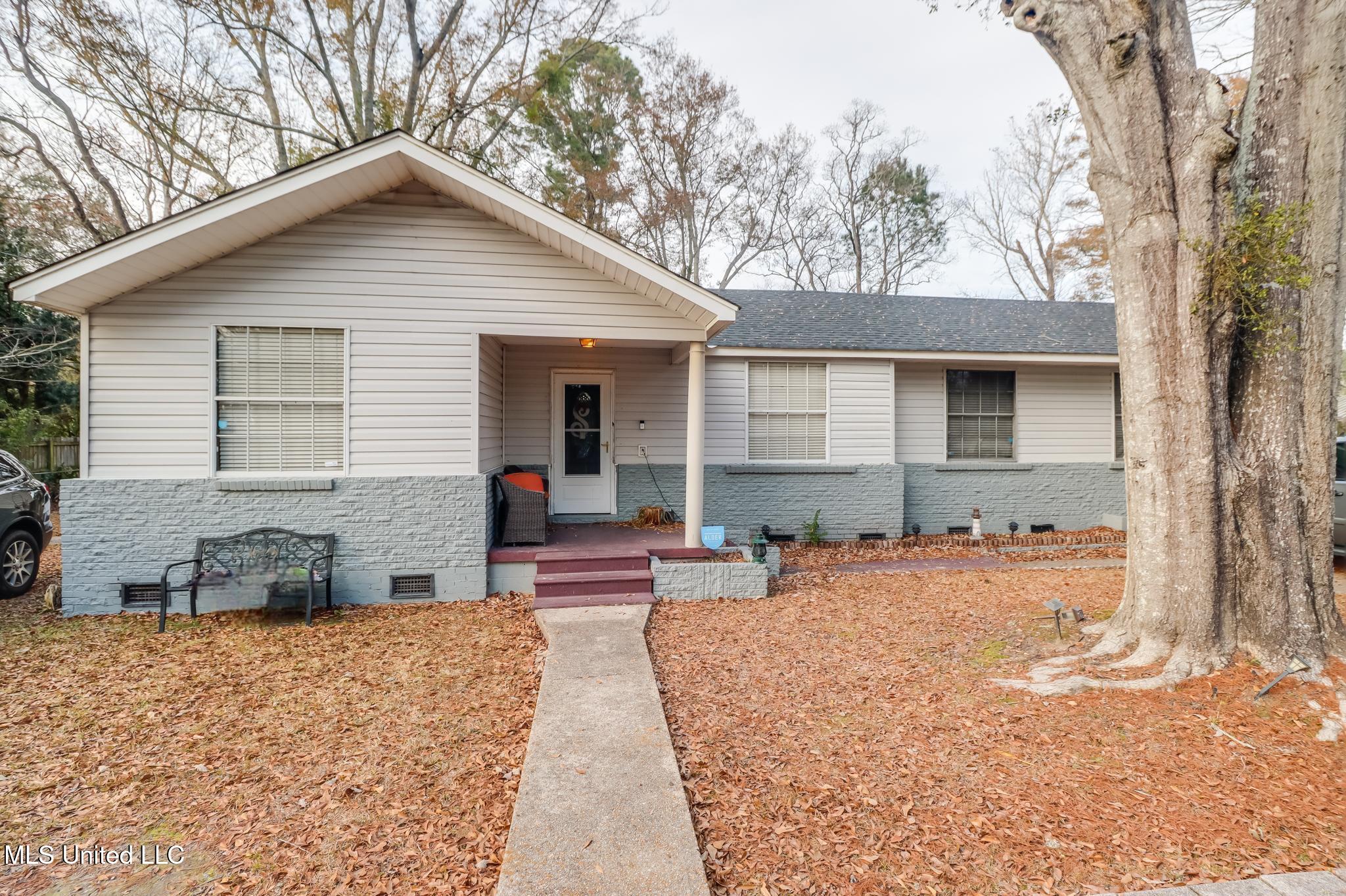 3407 Hemlock Avenue, Moss Point, Mississippi image 1