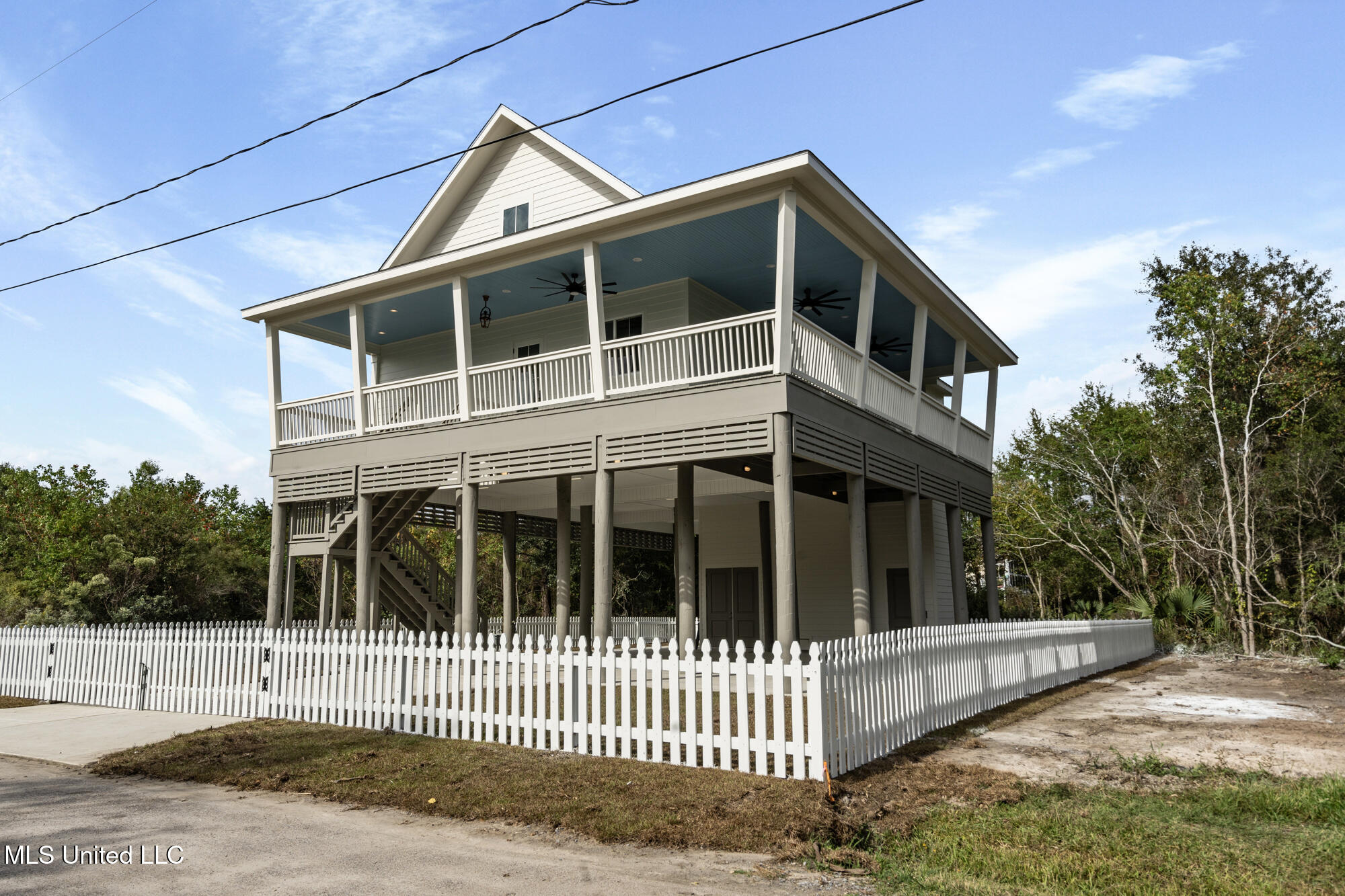 211 Chartres Street, Bay Saint Louis, Mississippi image 4