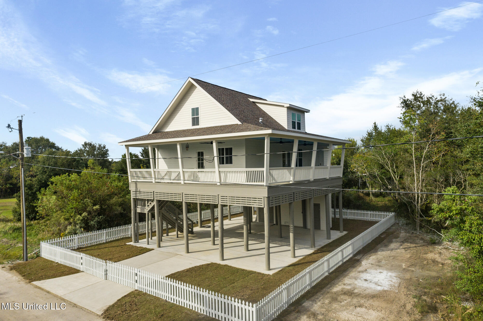 211 Chartres Street, Bay Saint Louis, Mississippi image 1