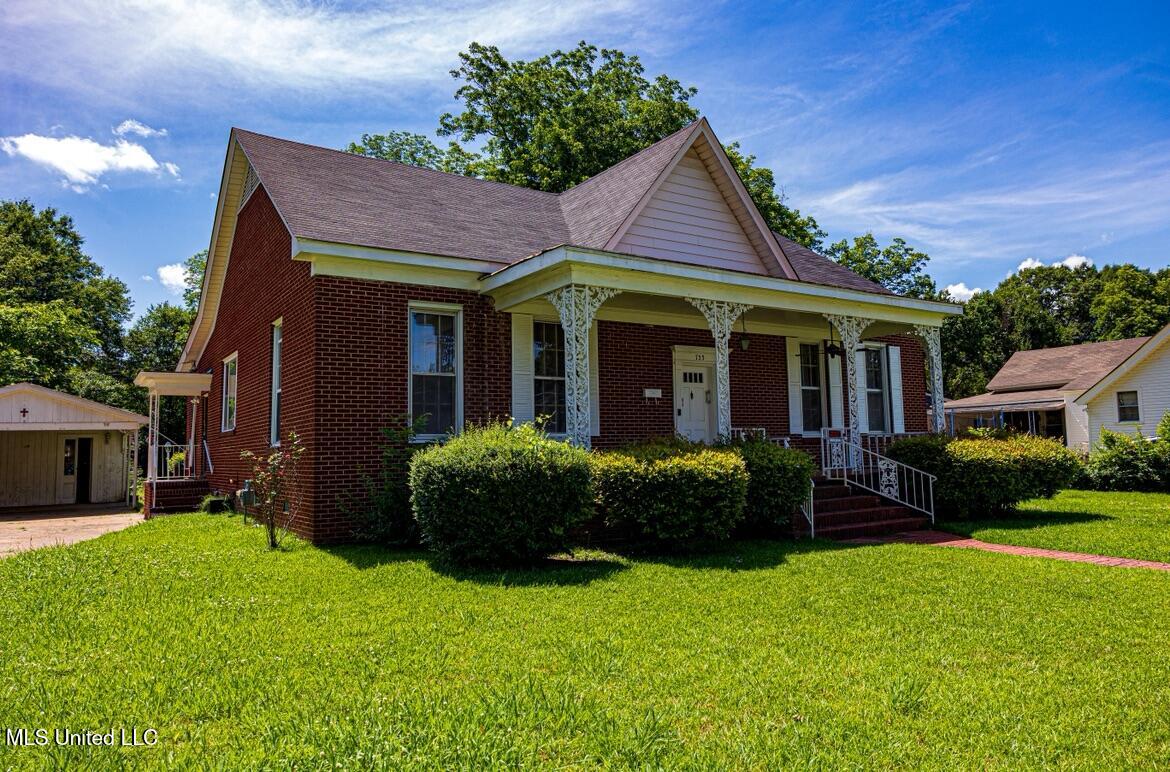 733 S College Street, Grenada, Mississippi image 1