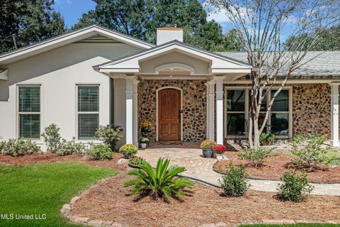 Homes For Sale - 2604 Evergreen Lane<br/> Biloxi, MS 39531