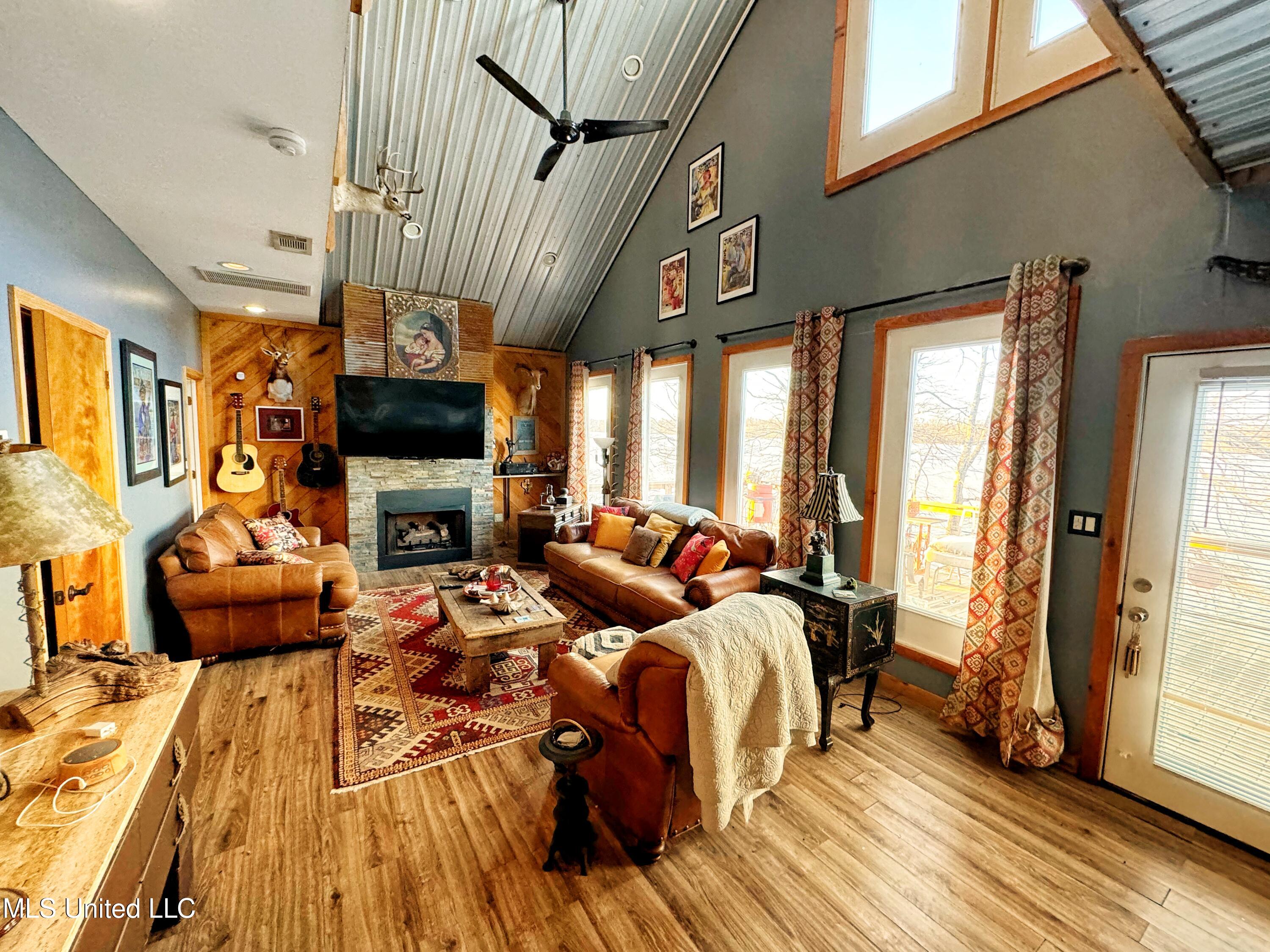 2268 Moon Lake Road, Dundee, Mississippi image 2