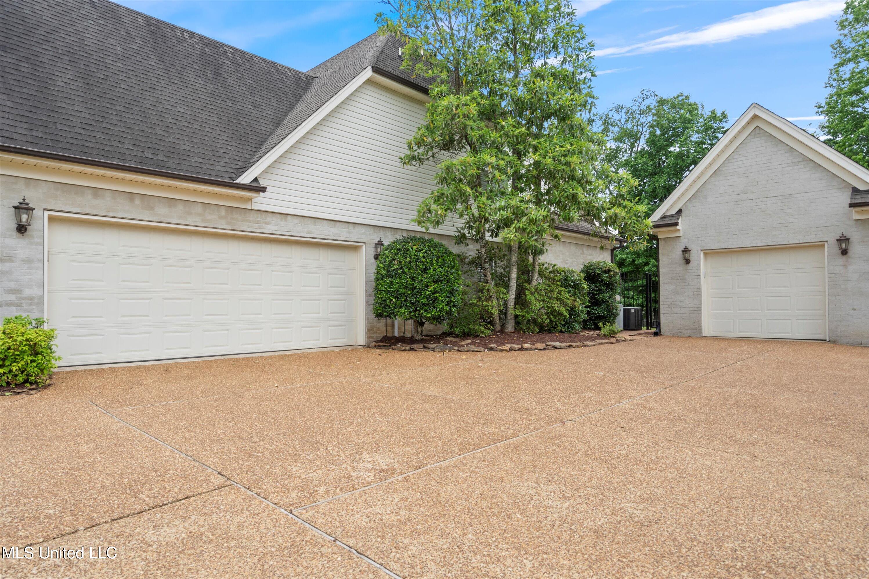 4293 Trumpington Cove, Southaven, Mississippi image 2