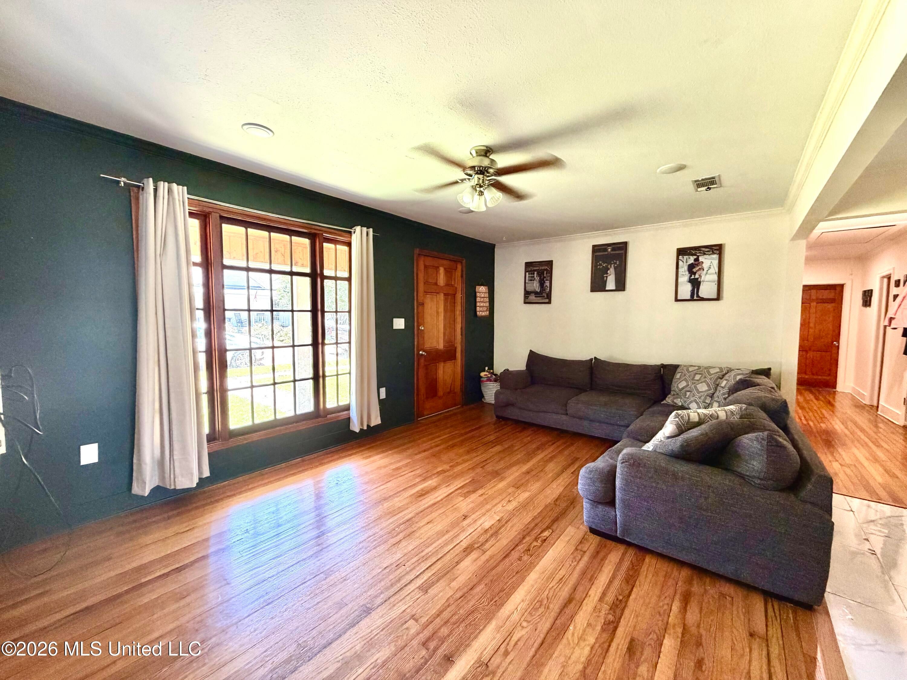 542 W Chickasaw Street