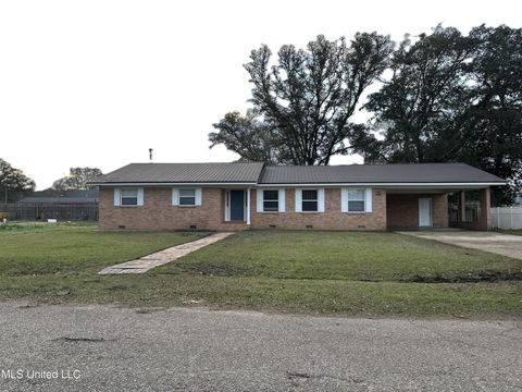 Homes For Sale - 1817 Center Street<br/> Leakesville, MS 39451