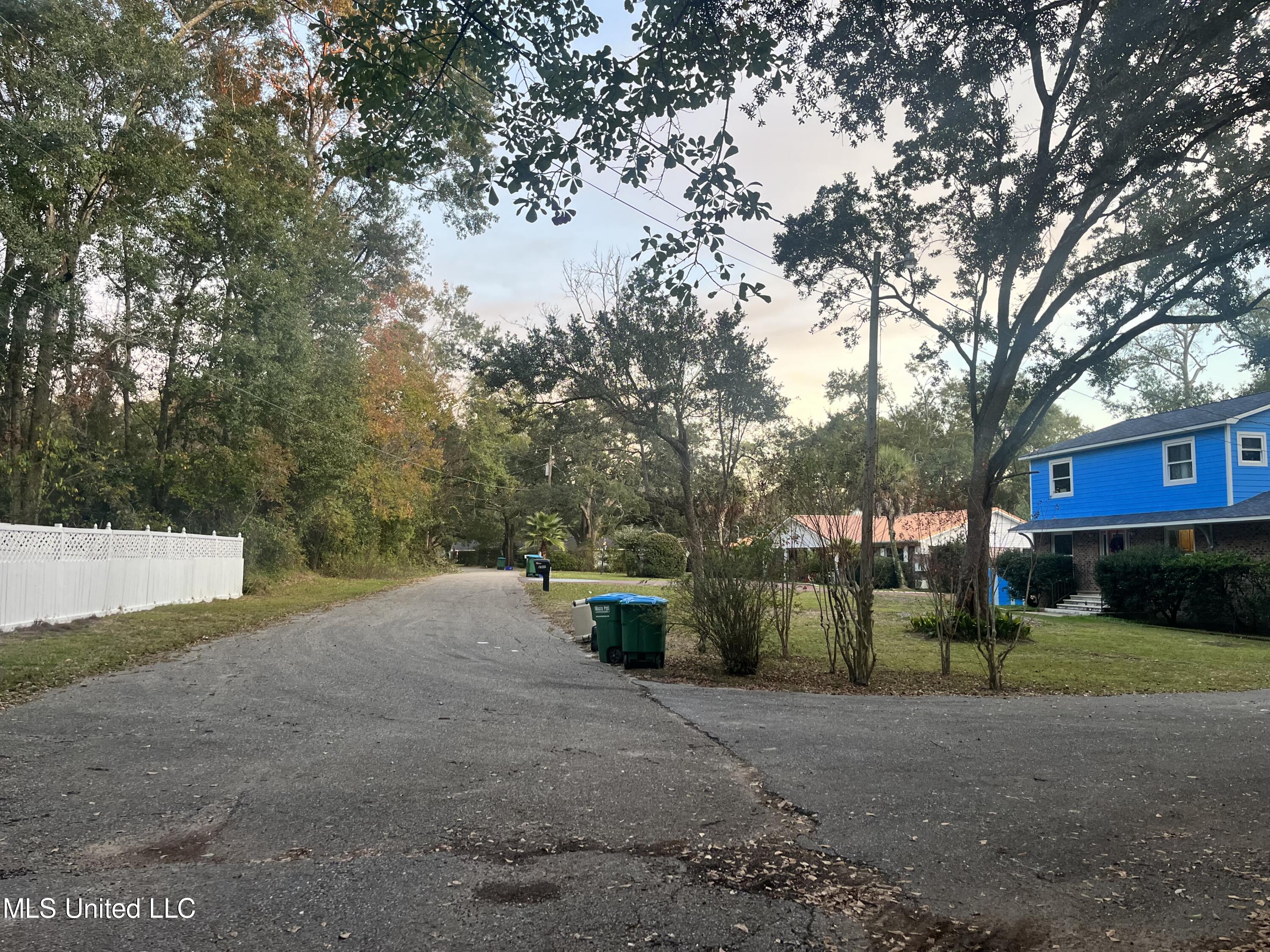 2498 Bayou Oaks Street, Gautier, Mississippi image 8