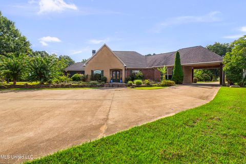 Homes For Sale - 5550 Springridge Road<br/> Raymond, MS 39154