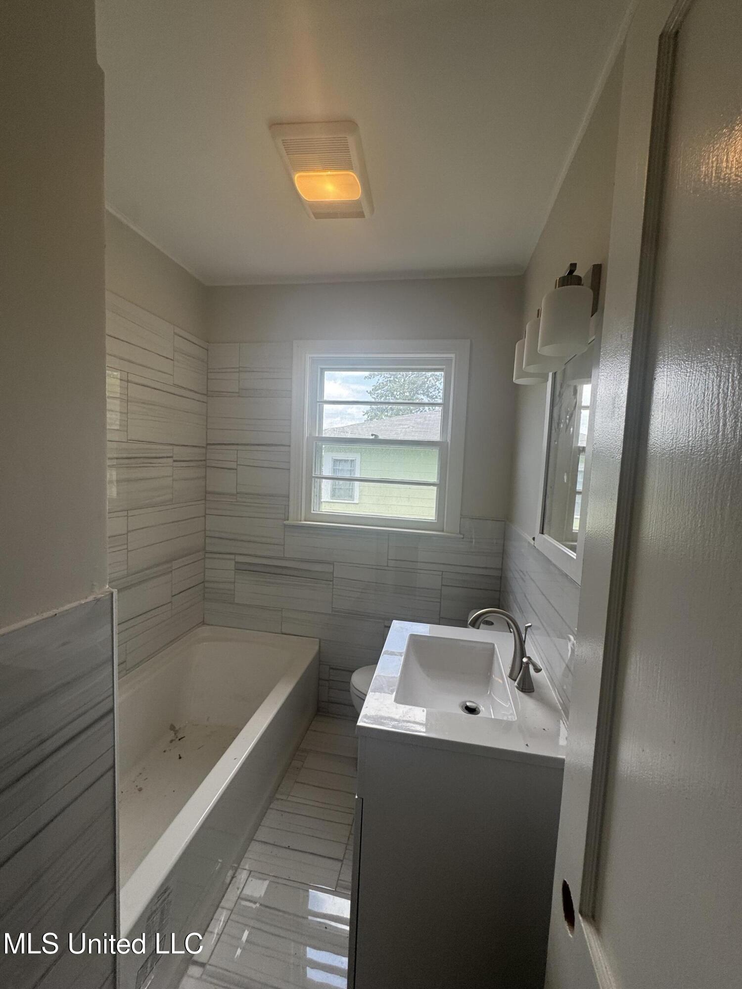 105 Laurel Avenue, Natchez, Mississippi image 3