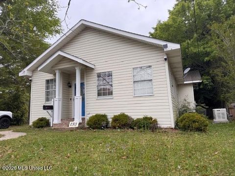 Homes For Sale - 2303 Pascagoula Street<br/> Pascagoula, MS 39567