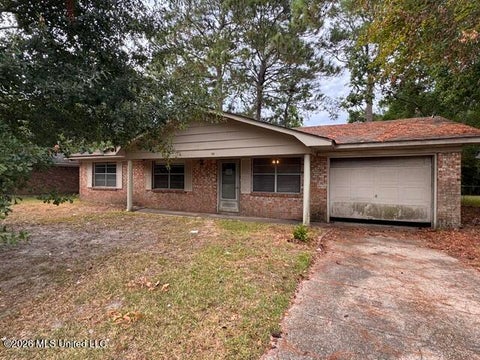 Homes For Sale - 30 Nottingham Circle<br/> Harrison County, Gulfport, MS 39503