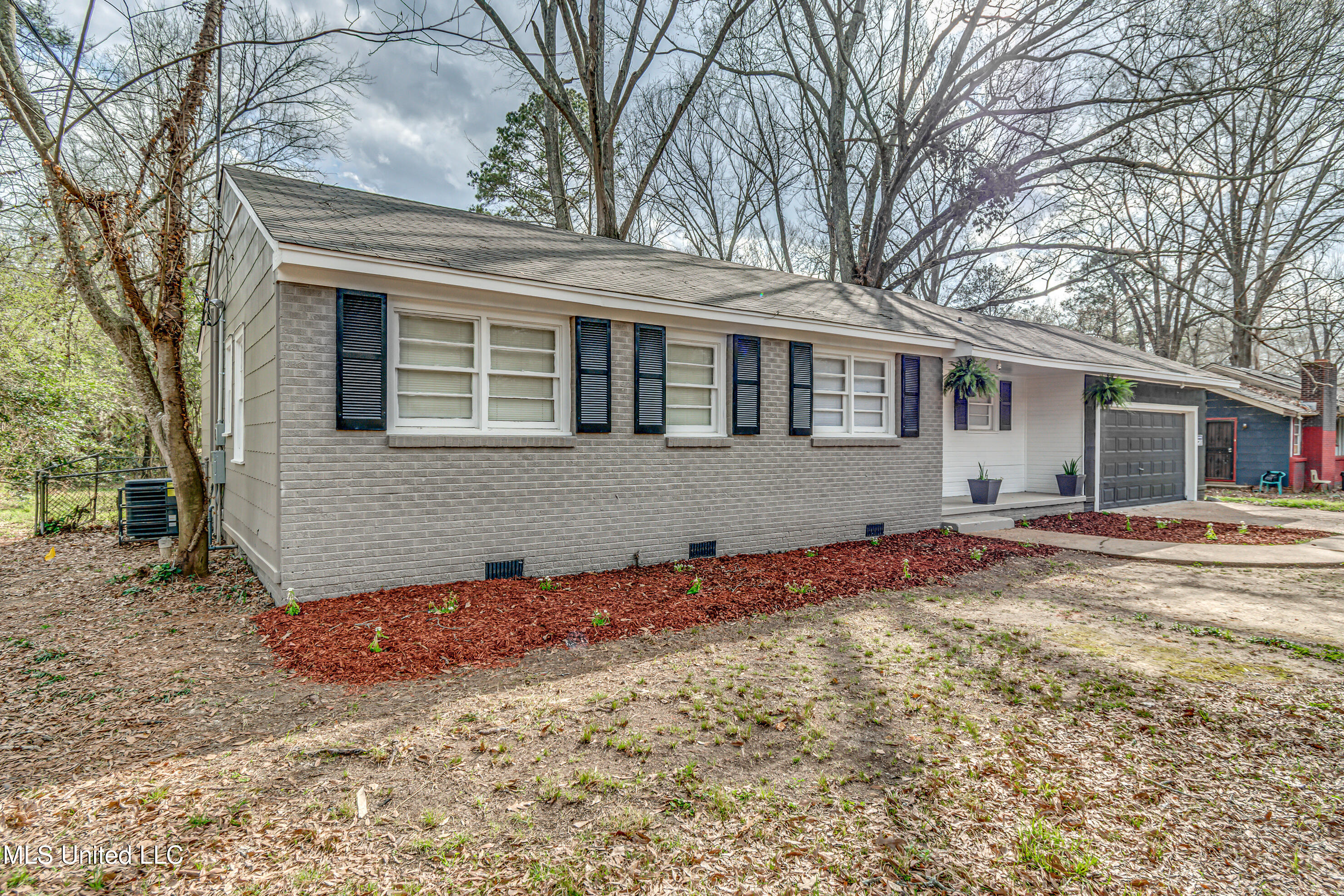 245 Wildwood Terrace, Jackson, Mississippi image 2