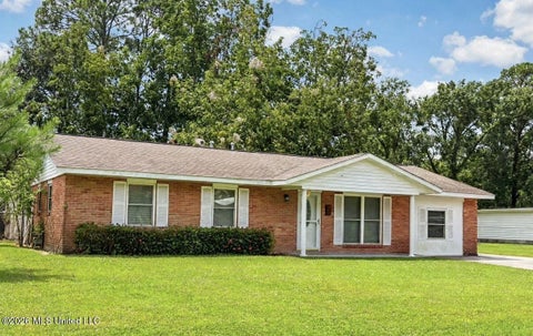 Homes For Sale - 15909 Belmont Drive<br/> Jackson County, Biloxi, MS 39532