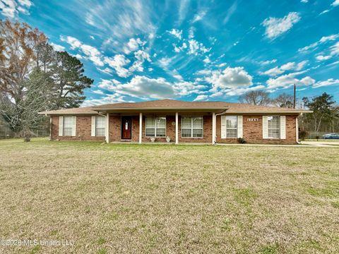 Homes For Sale - 1068 E Gallman Road<br/> Hazlehurst, MS 39083