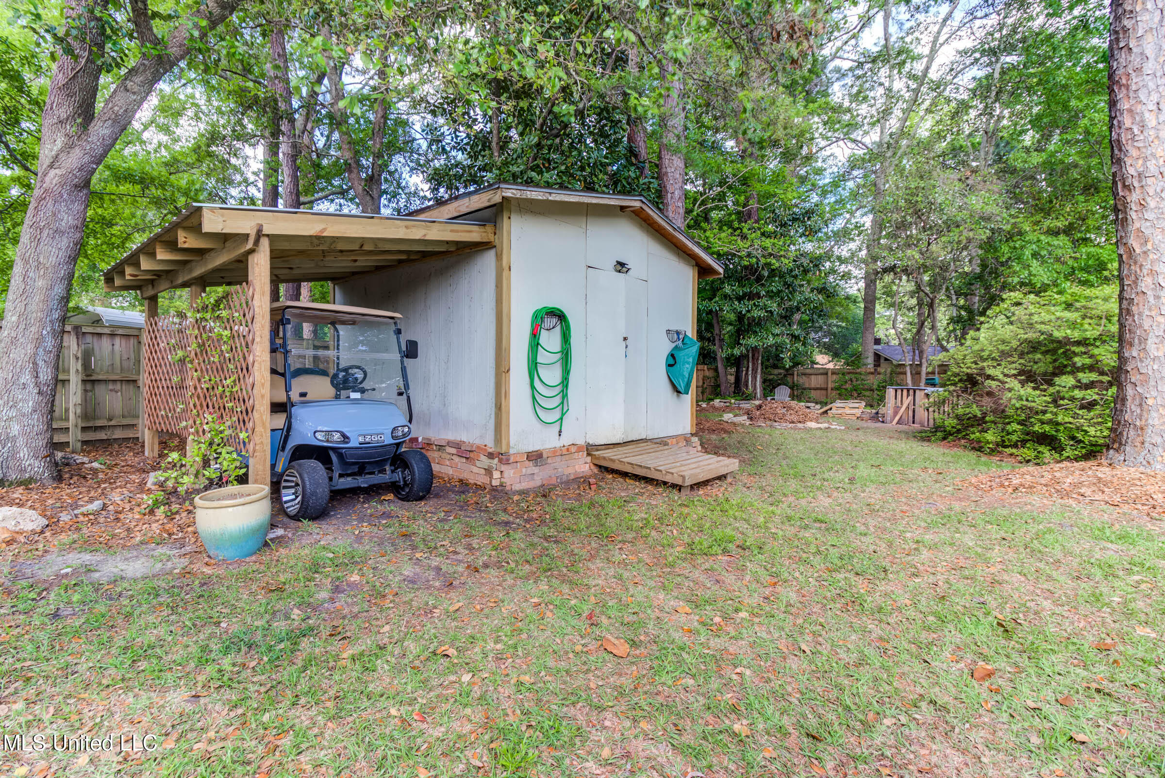 450 Whispering Pine Drive, Ocean Springs, Mississippi image 8