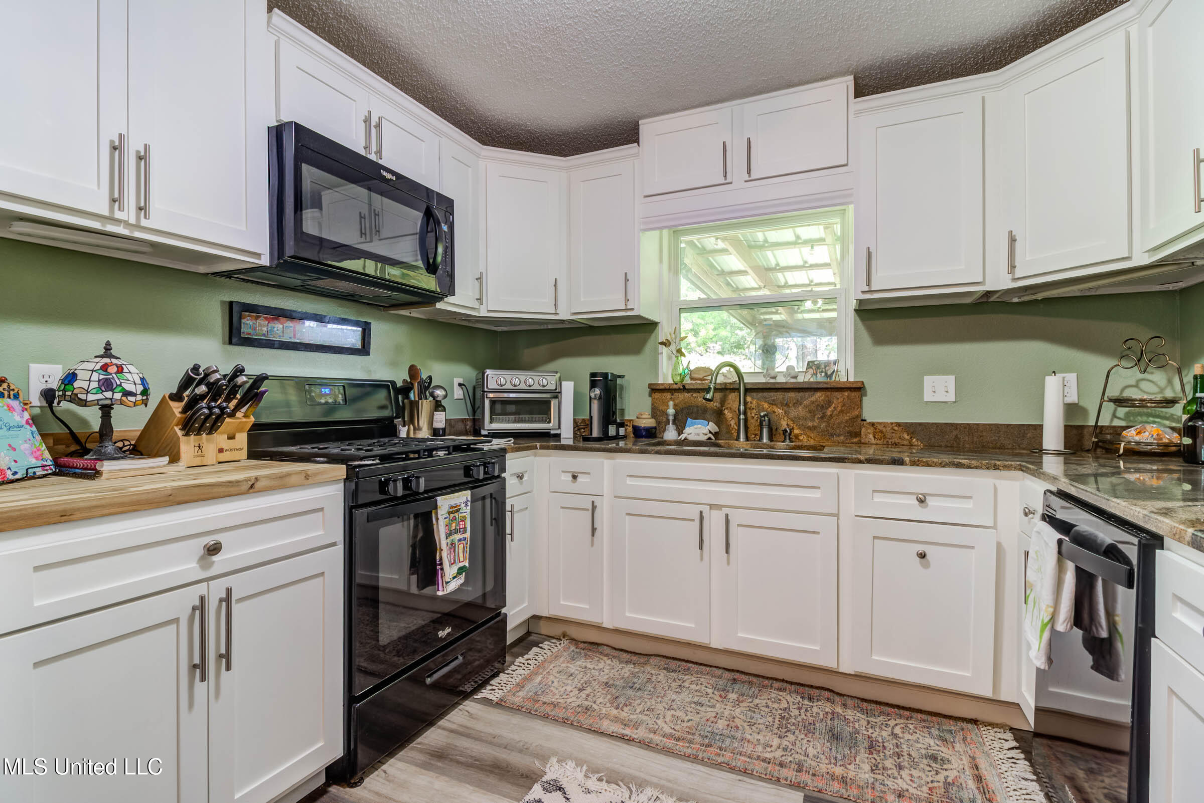 450 Whispering Pine Drive, Ocean Springs, Mississippi image 16