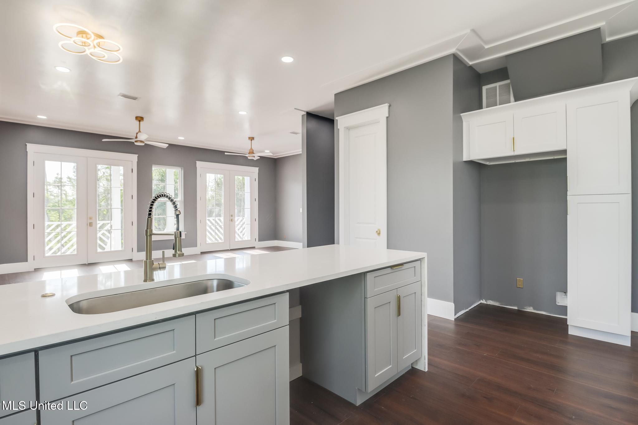 627 W Magnolia Street, Gulfport, Mississippi image 2