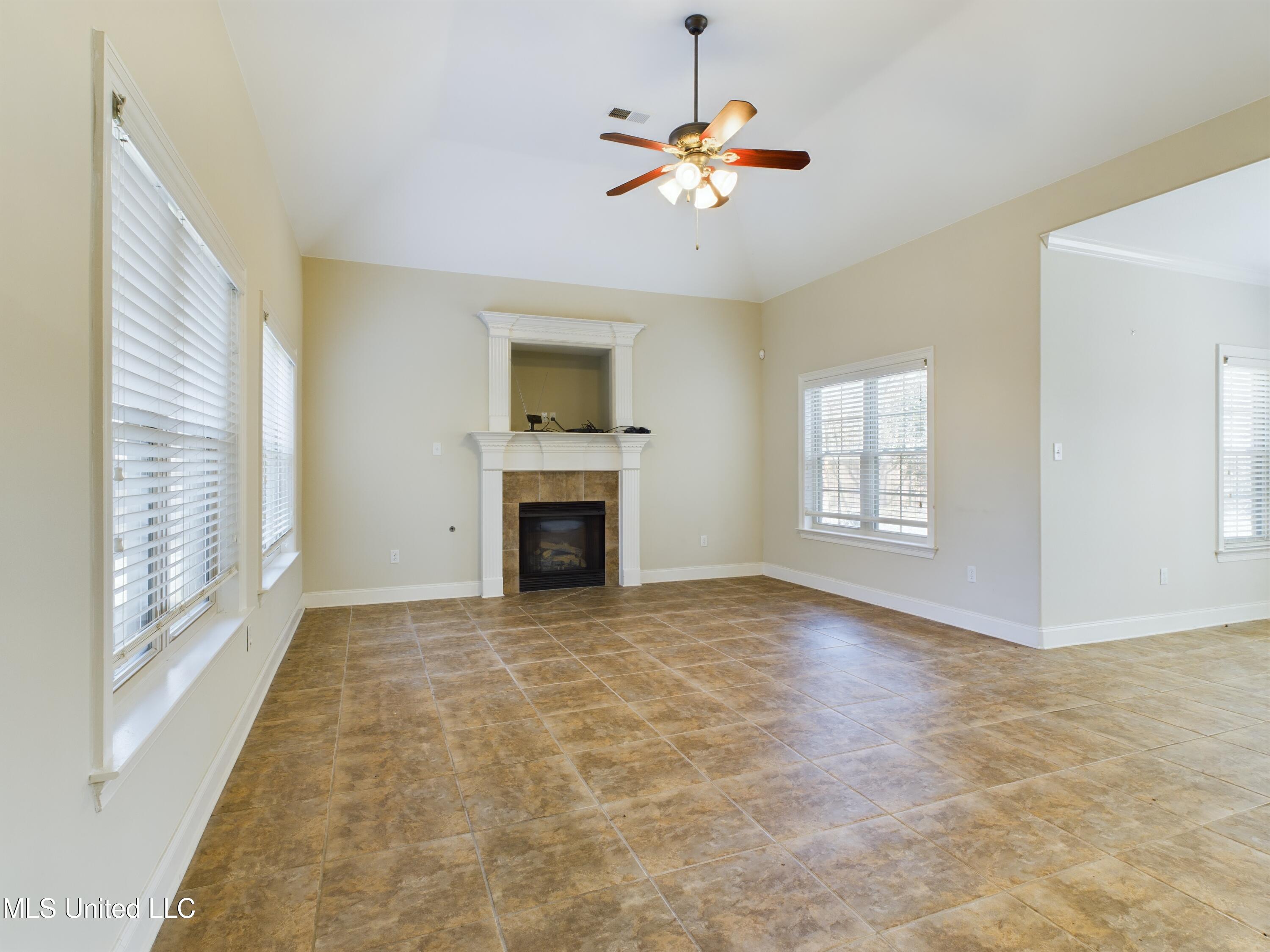 8492 White Crossing Crossing, Olive Branch, Mississippi image 9
