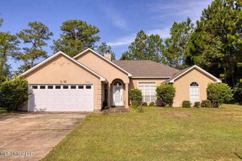 Single Family Residence in Ocean Springs MS 3221 Beachview Drive.jpg