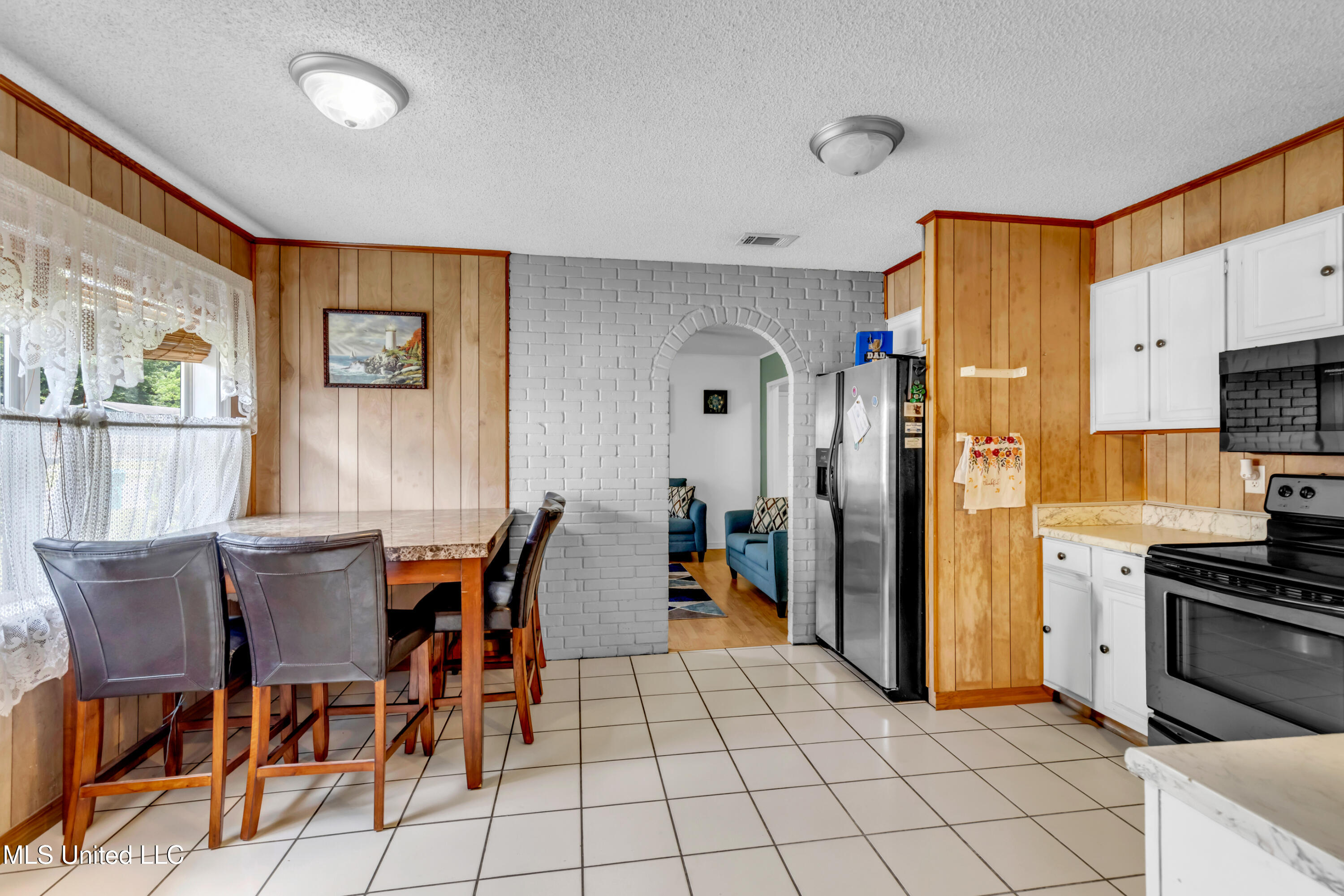 5608 Claresholm Drive, Gautier, Mississippi image 6