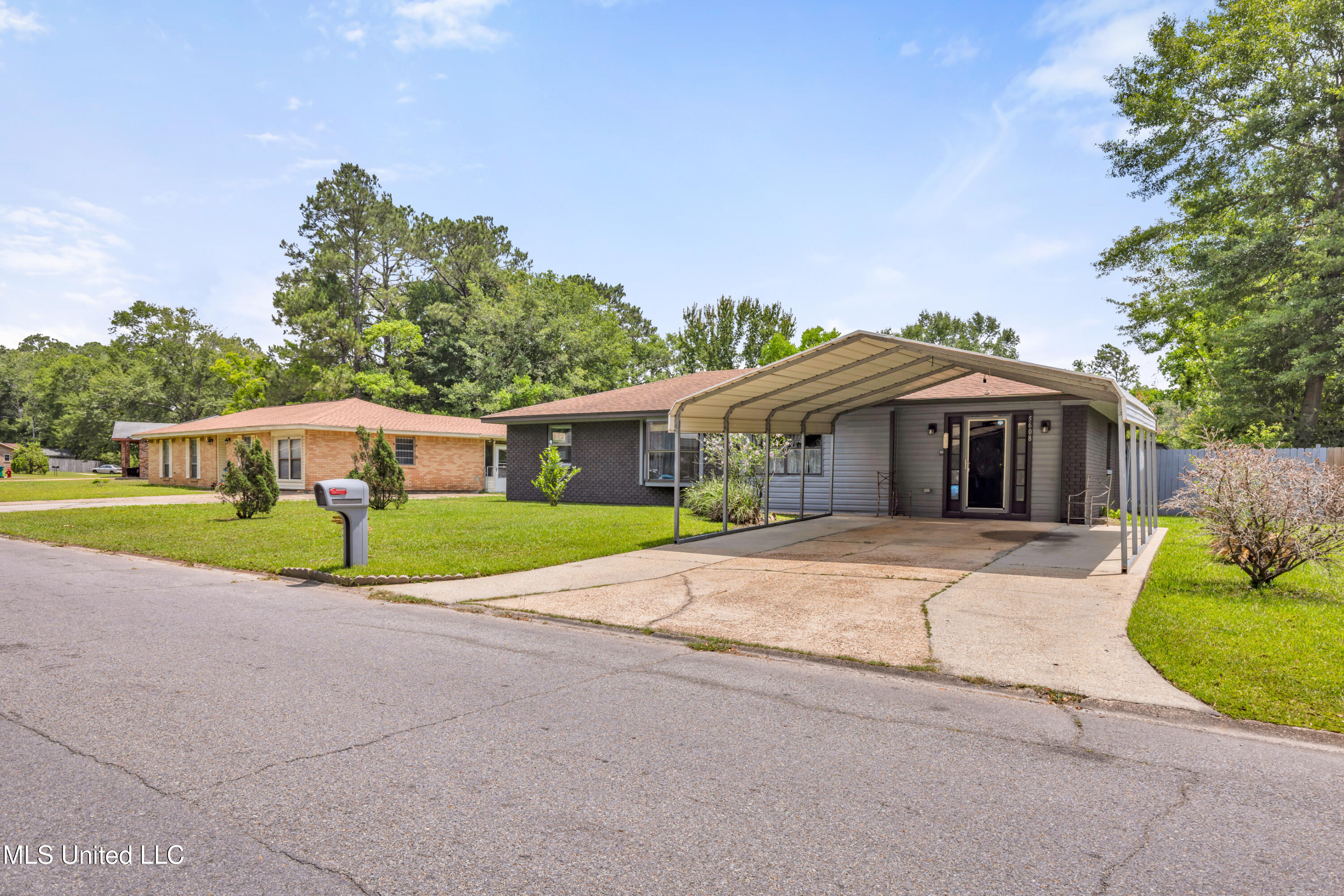 5608 Claresholm Drive, Gautier, Mississippi image 2