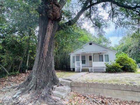 Homes For Sale - 2406 17th Avenue<br/> Harrison County, Gulfport, MS 39501