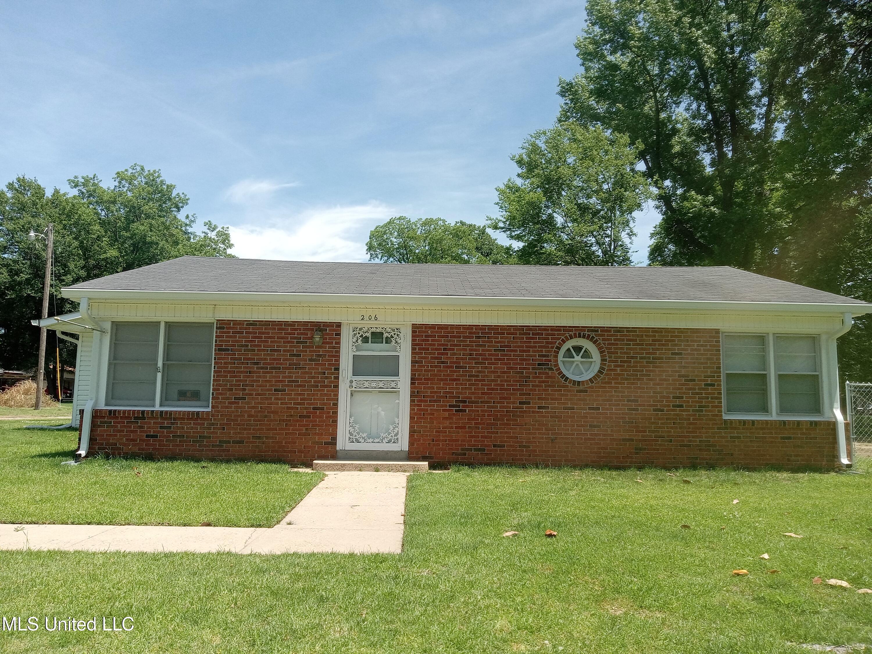 206 Birch Avenue, Indianola, Mississippi image 2