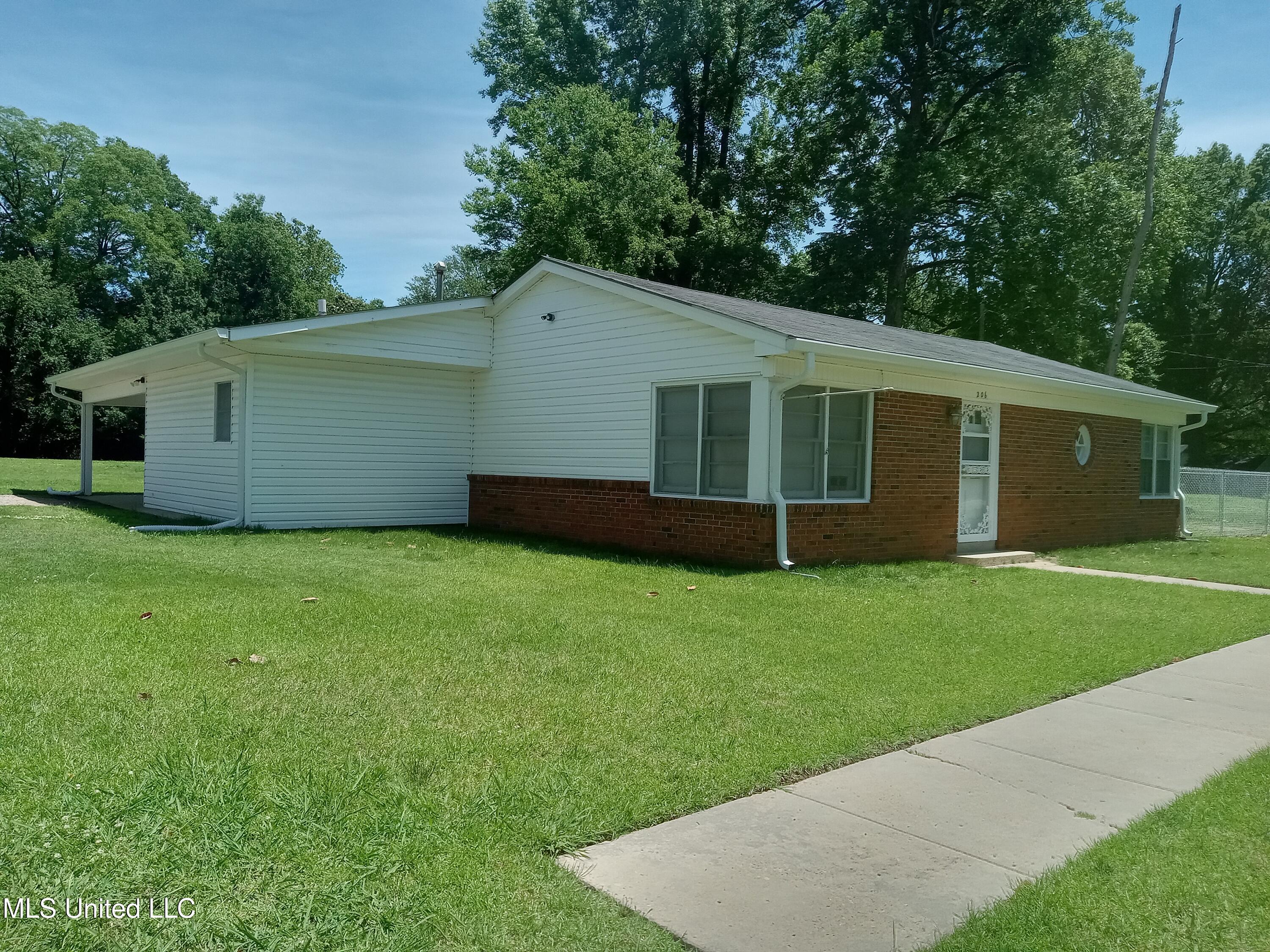 206 Birch Avenue, Indianola, Mississippi image 1