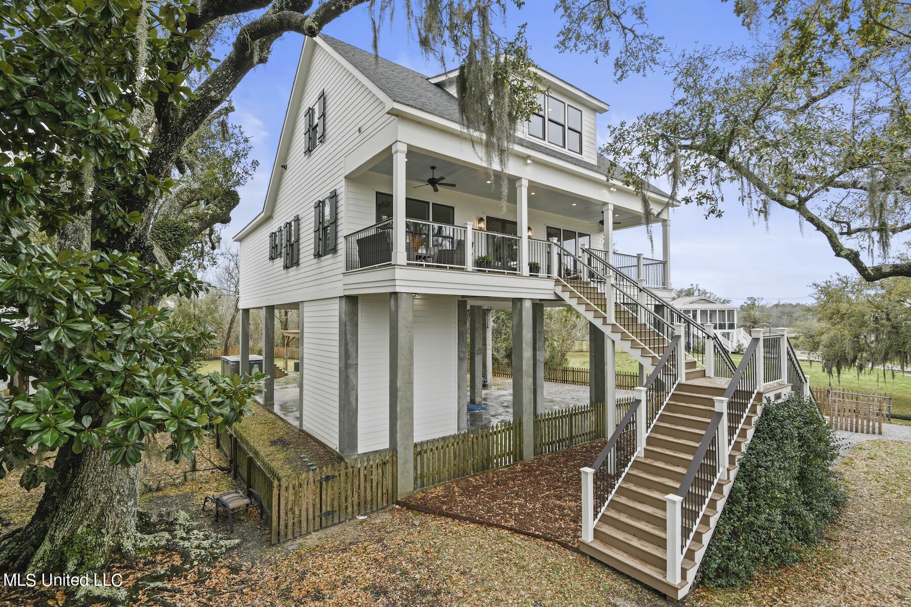 665 N Beach Boulevard, Bay Saint Louis, Mississippi image 2