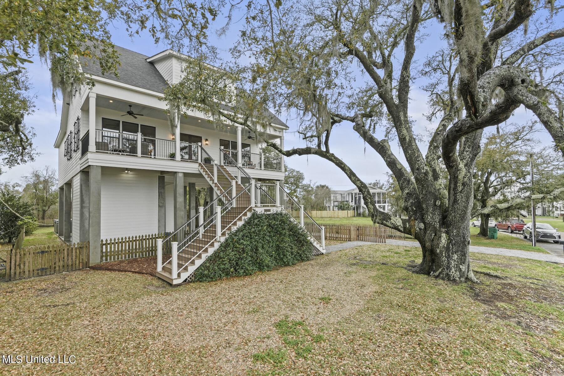 665 N Beach Boulevard, Bay Saint Louis, Mississippi image 4