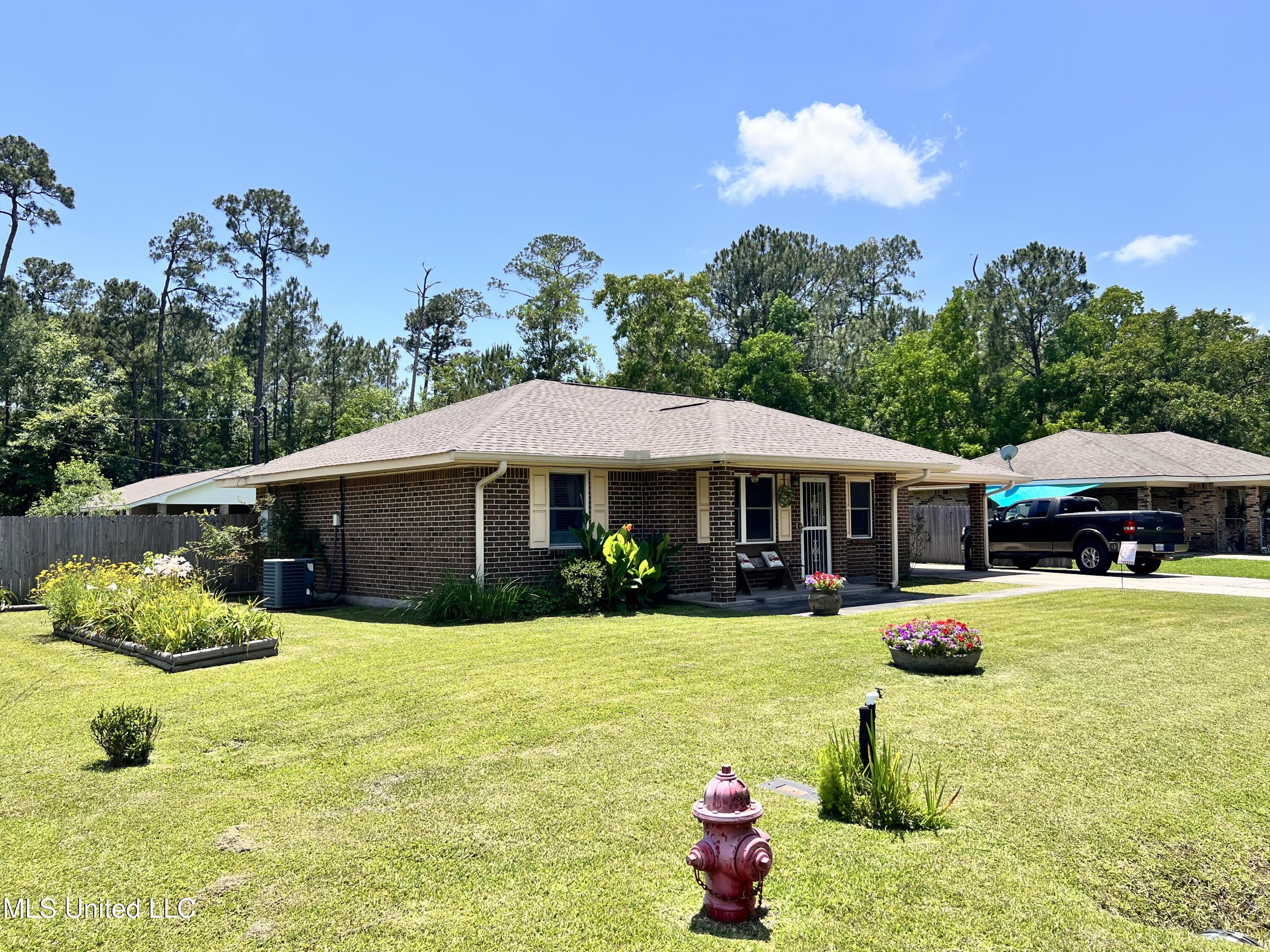 1001 Rue De Lasalle Street, Waveland, Mississippi image 1