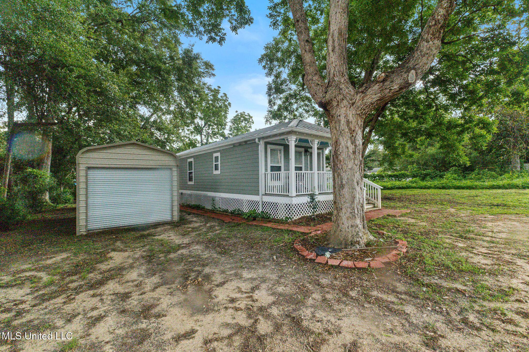 533 E College Avenue - Photo 4