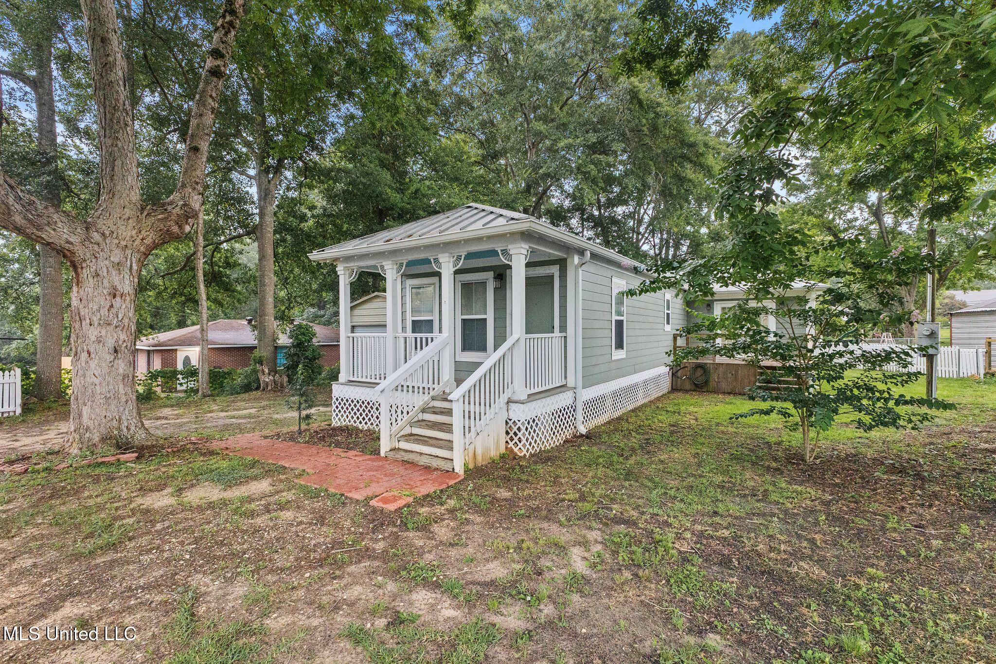 533 E College Avenue - Photo 3