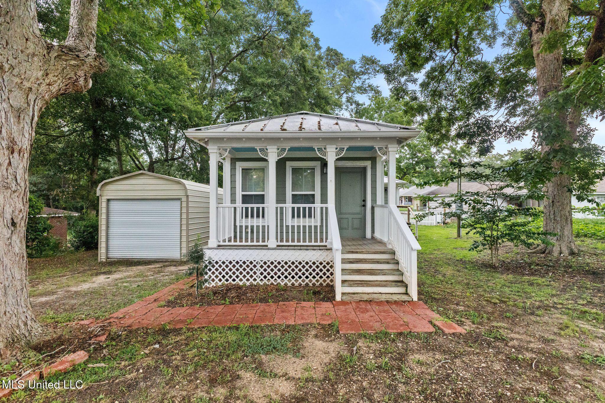 533 E College Avenue - Photo 2