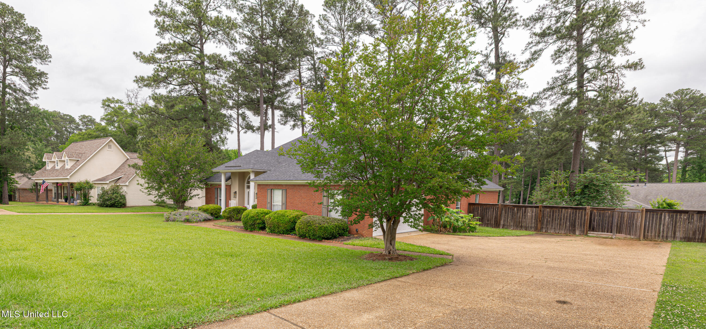214 Deerfield Club Drive, Canton, Mississippi image 3