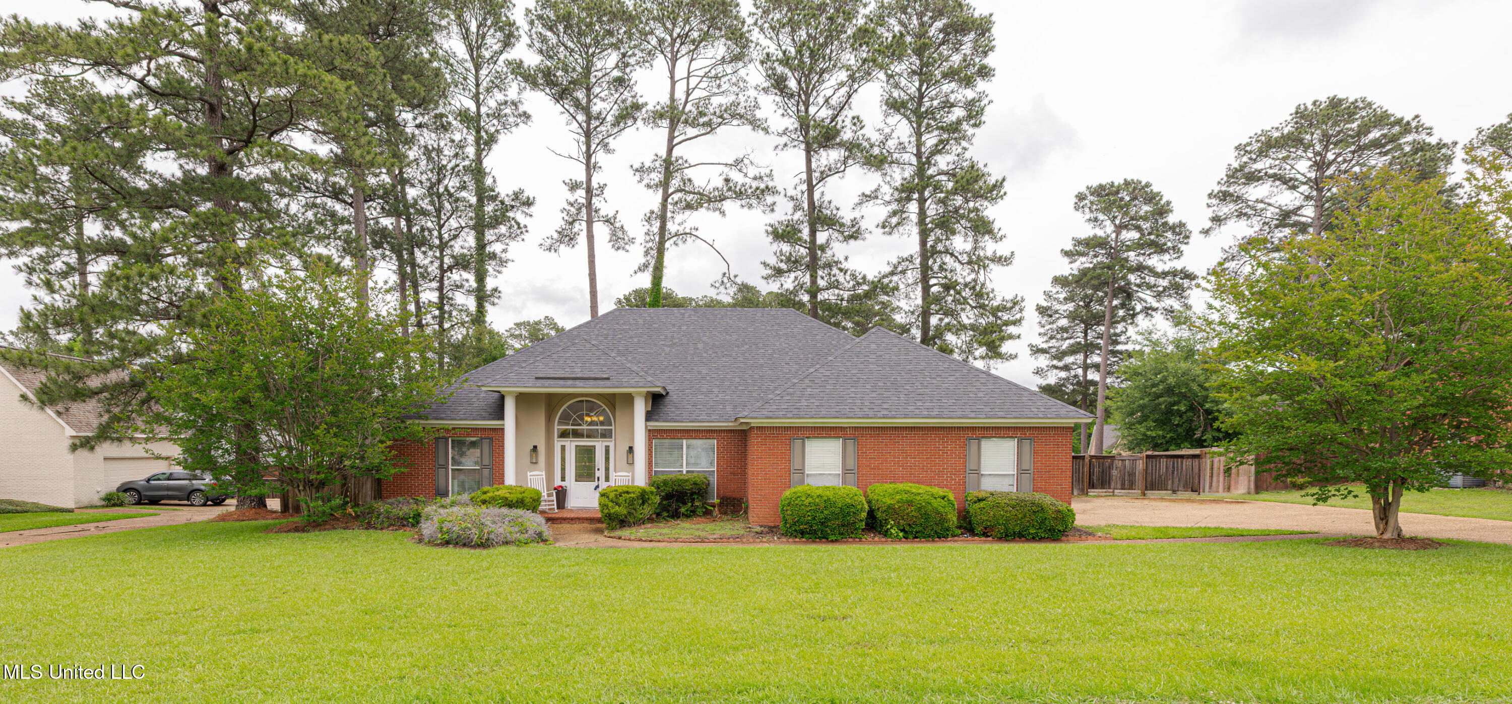 214 Deerfield Club Drive, Canton, Mississippi image 1