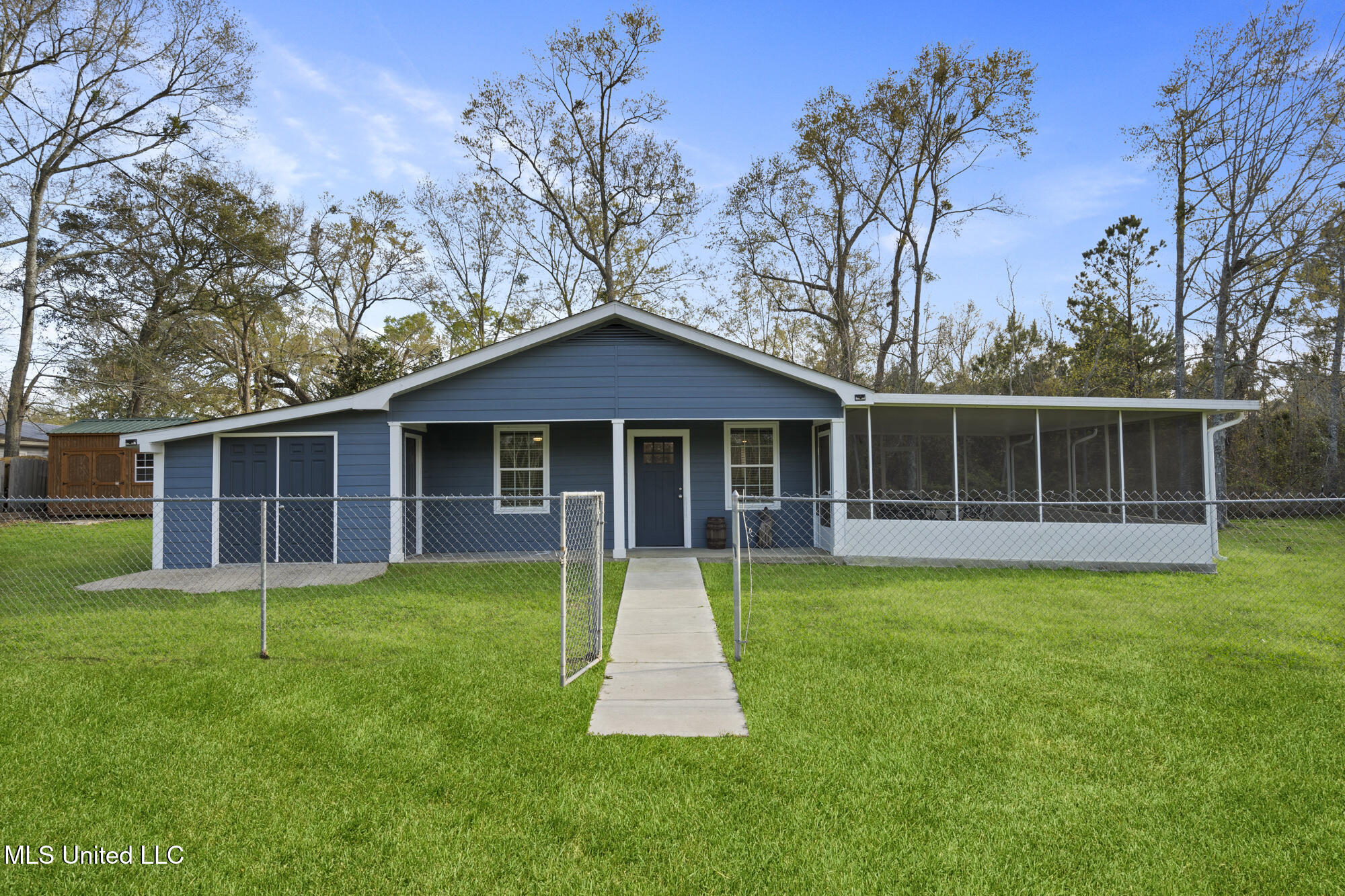 10085 Paradise Lane, Bay Saint Louis, Mississippi image 1