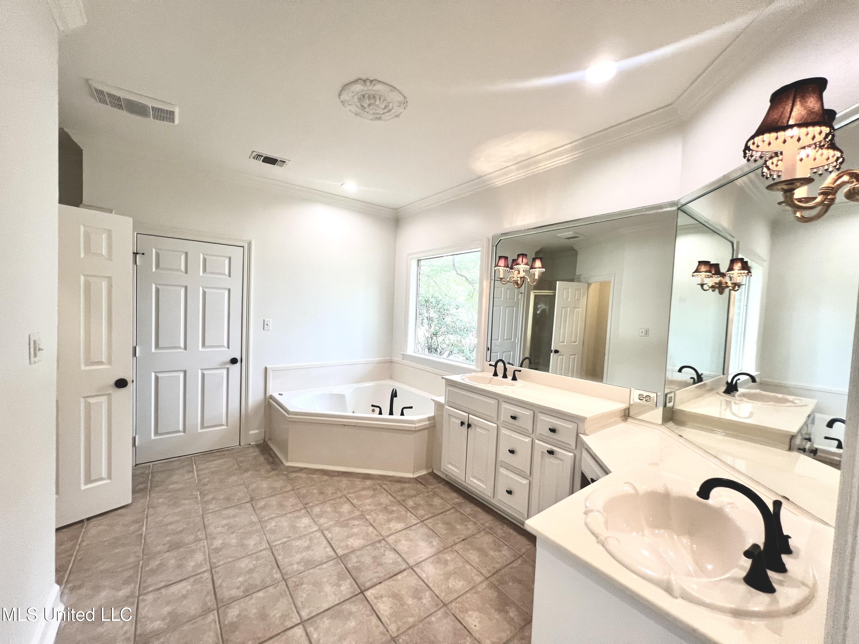 2513 Duck Lake Drive, Moss Point, Mississippi image 31