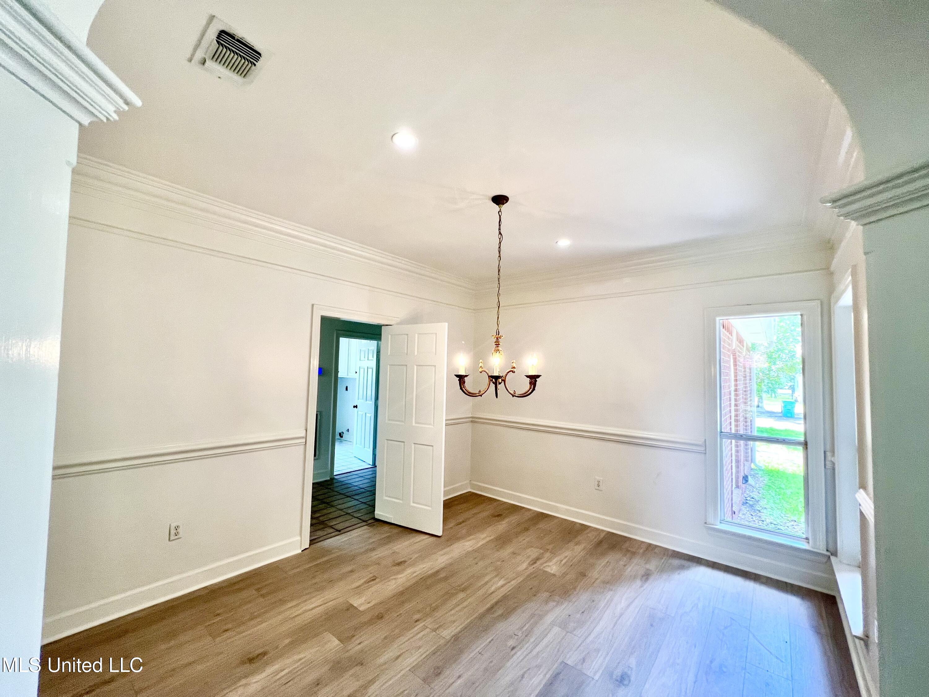 2513 Duck Lake Drive, Moss Point, Mississippi image 25